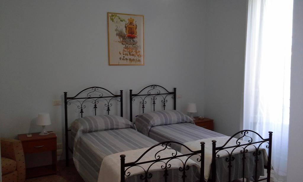 La Casa Di Ermelinda Bed & Breakfast Реджо ди Калабрия Стая снимка